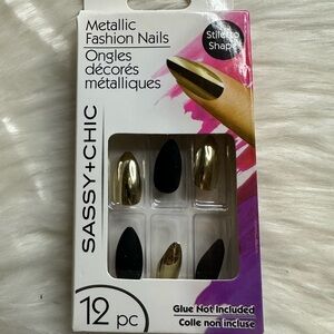 🩷5/$10 Metallic Fashion Nails - Gold and Black